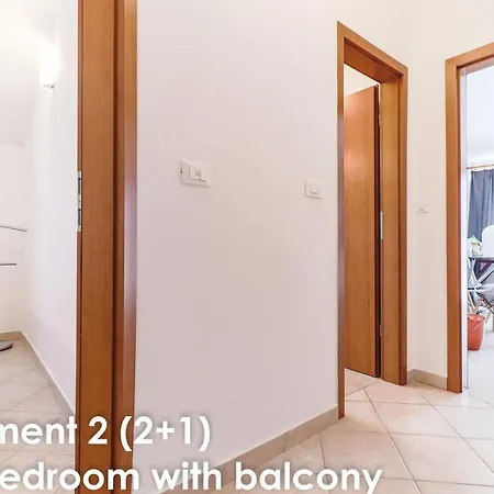 Apartment Sunshine With Balcony And Sea View Funtana