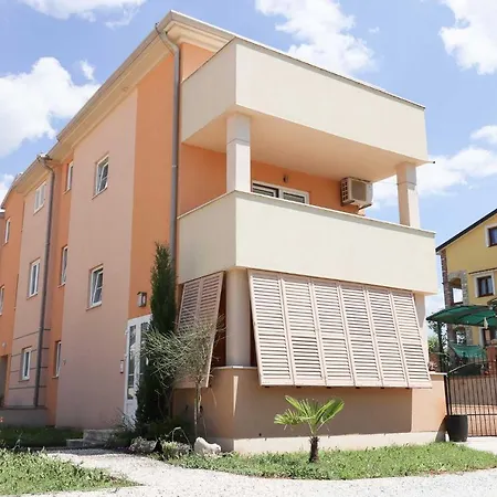 Apartment Sunshine With Balcony And Sea View