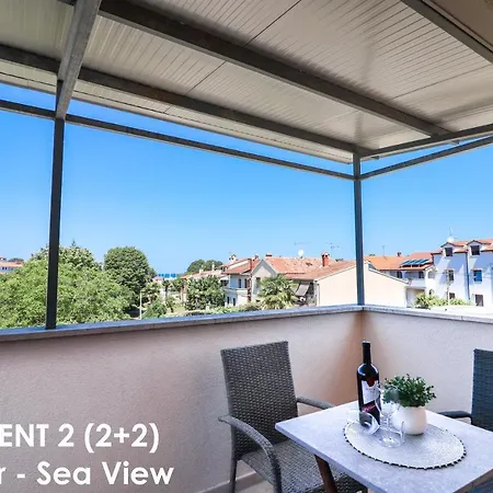 Apartment Sunshine With Balcony And Sea View