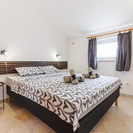 Sunshine With Balcony And Sea View Apartment Funtana